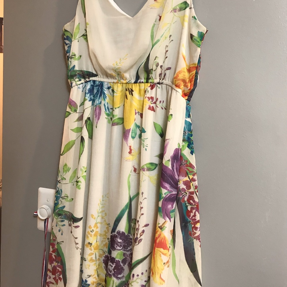 Flowing Floral Dress - Picture 5 of 9